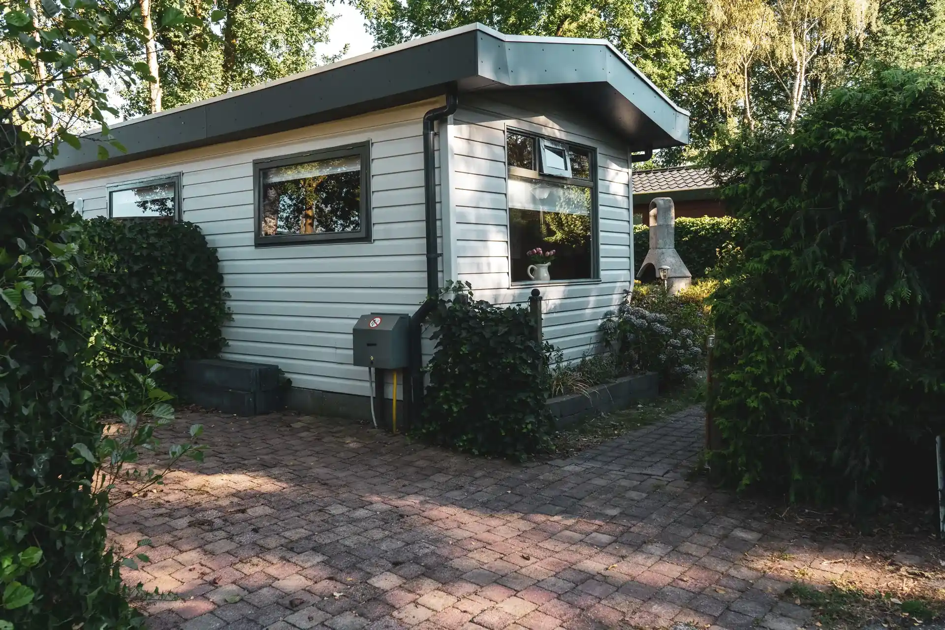 Buitenkant van vakantiehuisje Huisje Pip tussen het groen in Putten